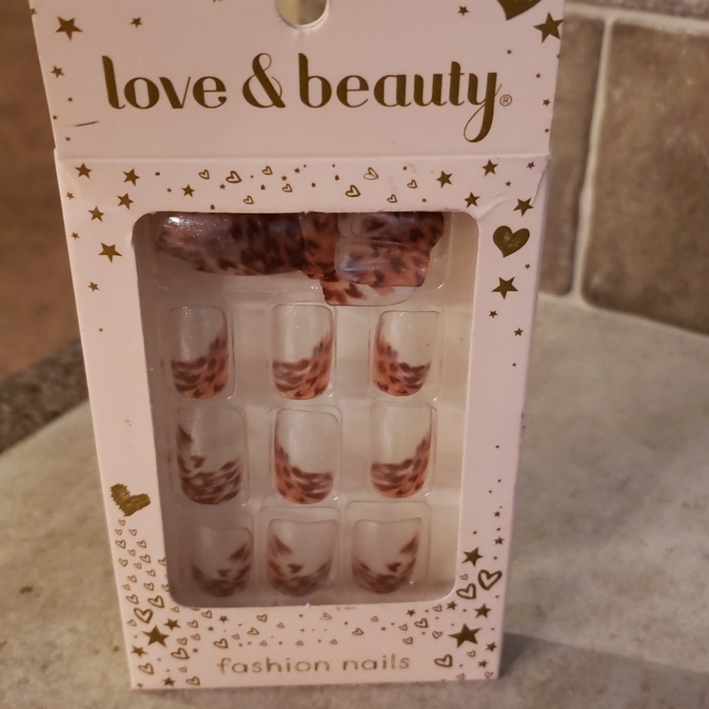 Love and beauty fashion nails